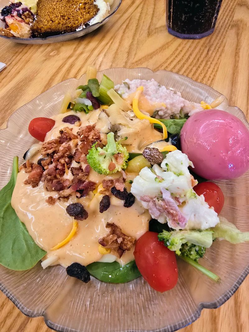 A Salad Bar That Holds Its Own