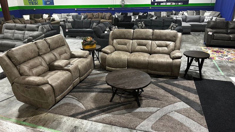 Dining Tables Ready For Weeknights And Holidays