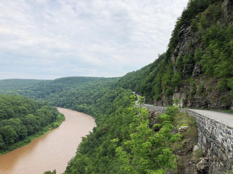 Hawk's Nest, The Curve Everyone Photographs