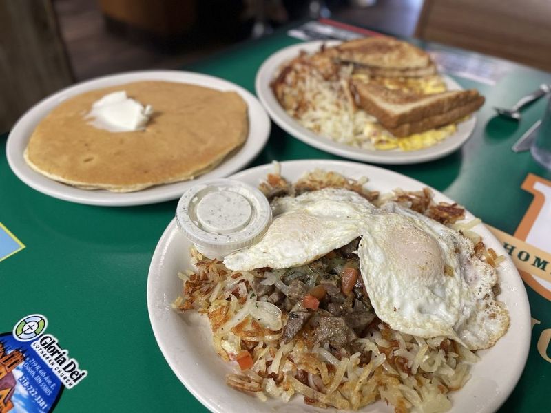 Uncle Loui's Cafe