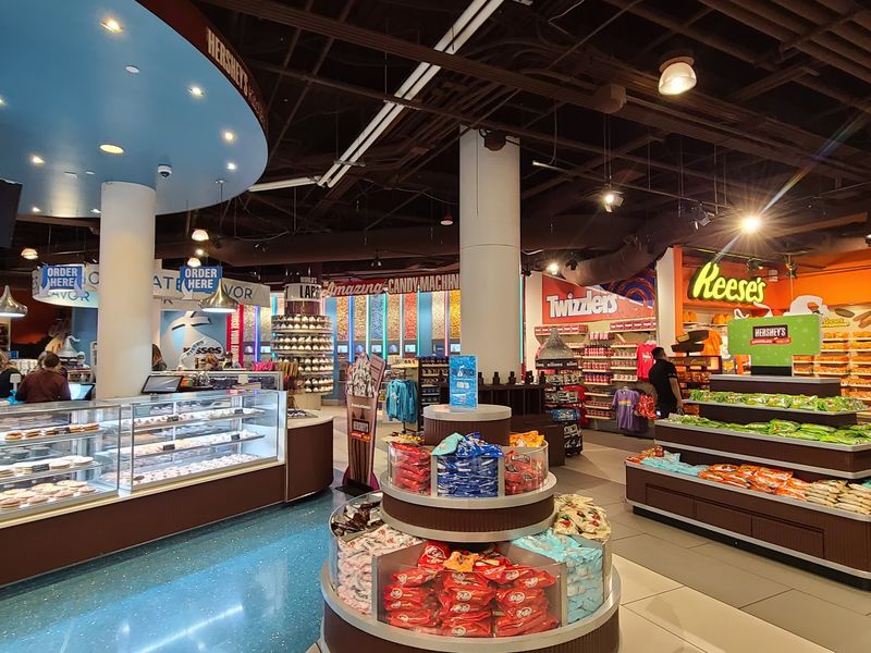 Personalized Bars, Flavor Walls, and the REESE'S Floor