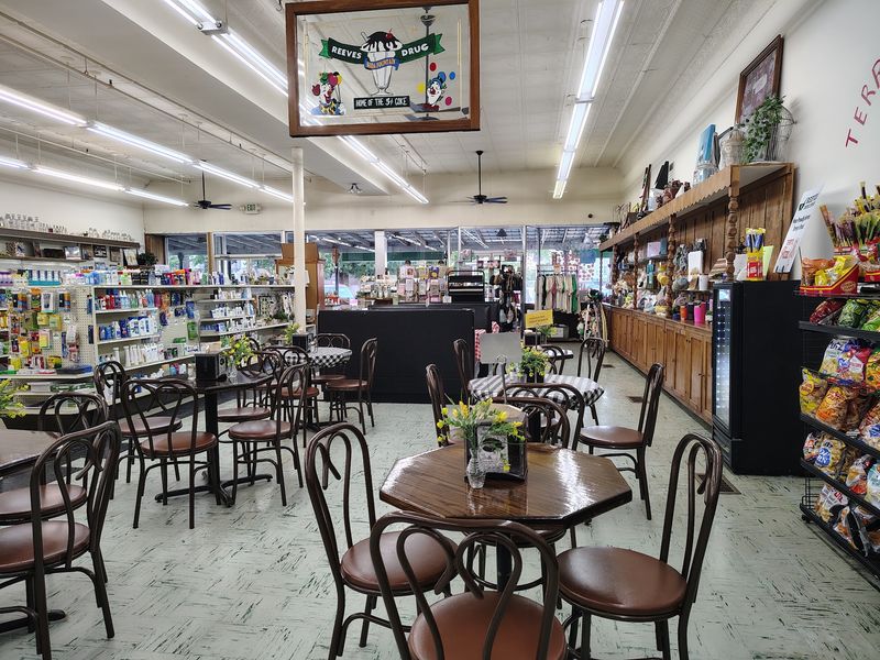 Sandwiches, Salads and a Deli That Fills Up Fast