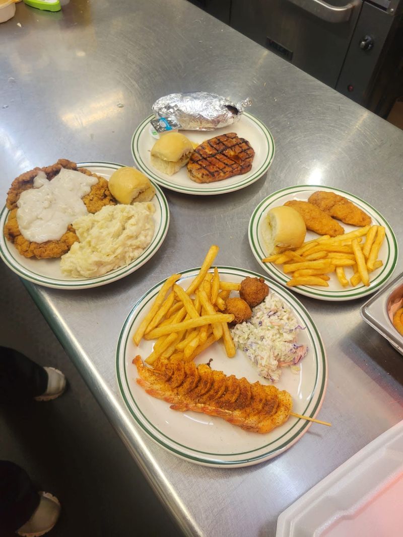 Pop's Family Diner - Mantee