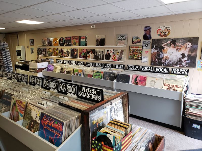 Ishy's Records & Hot Sauce Outlet - Sanborn