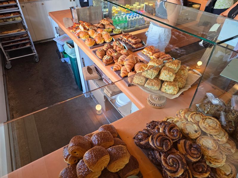 Ayu Bakehouse