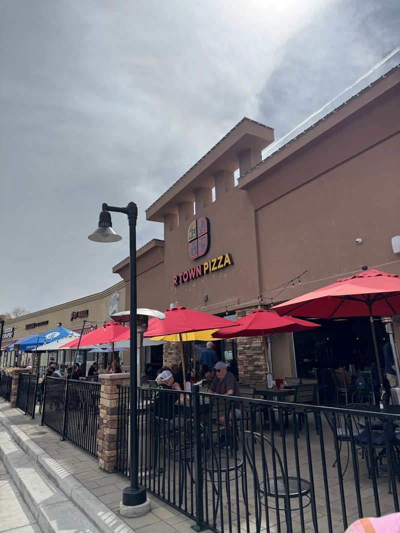 R Town Pizza