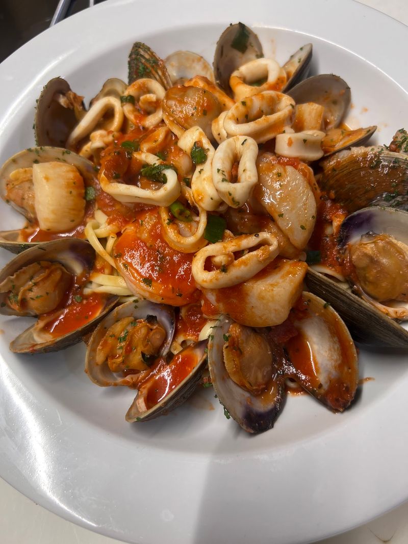 Seafood Lovers, Grab Your Forks