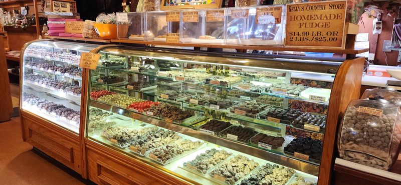 Kelly's Country Store - Grand Island, NY
