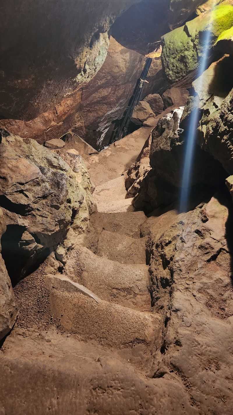 Seneca Caverns, Bellevue