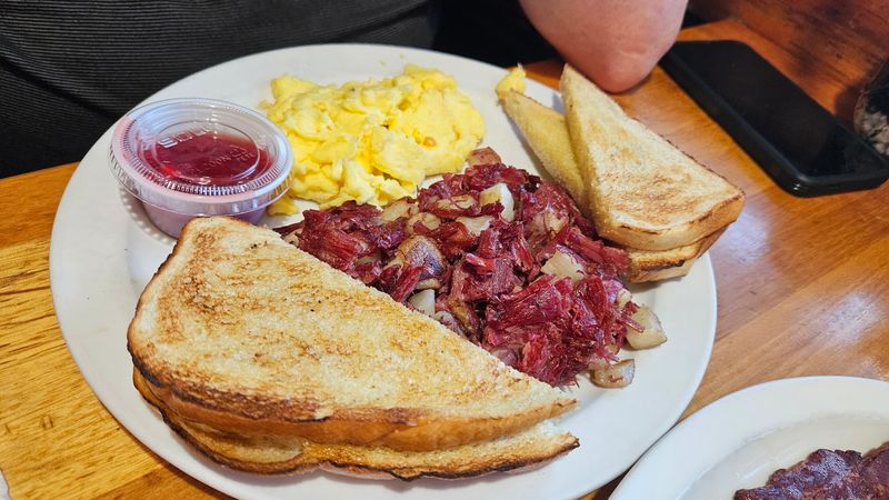 Midday Plates For Travelers Who Slept In
