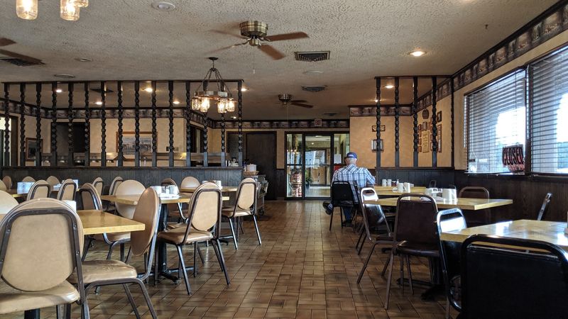 A Dining Room That Stays Clean And Quiet