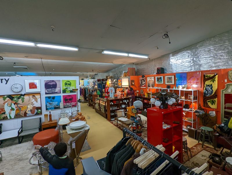 Color-Coded Aisles Keep You Oriented