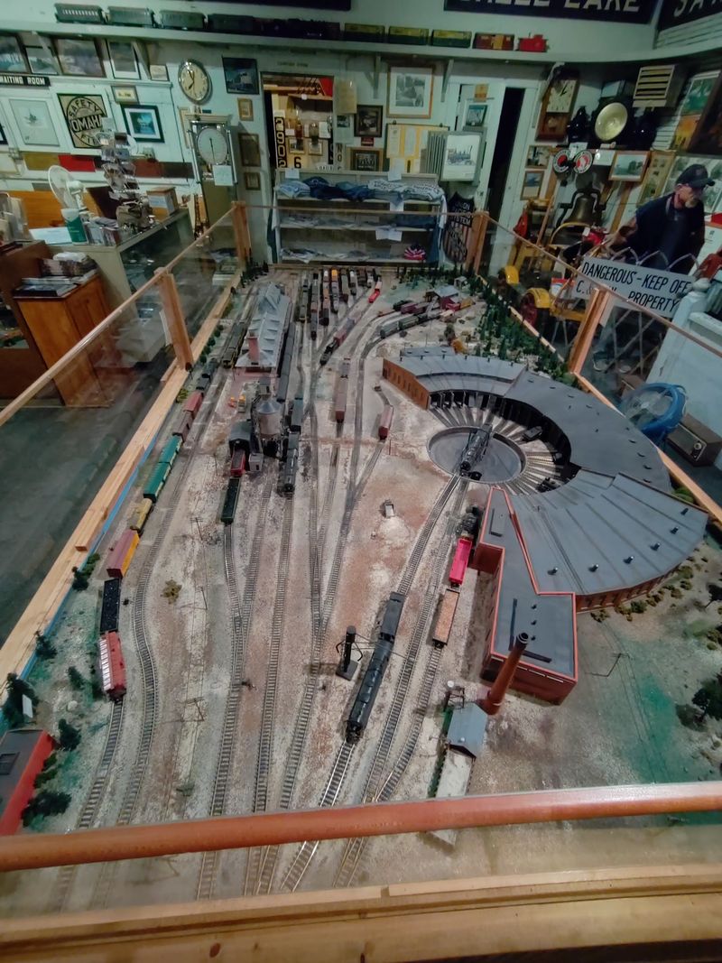 Model Trains That Keep Kids Watching