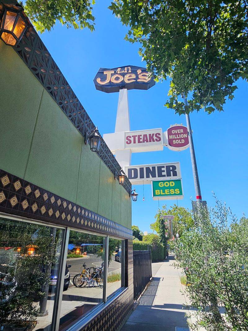 Lil Joe's