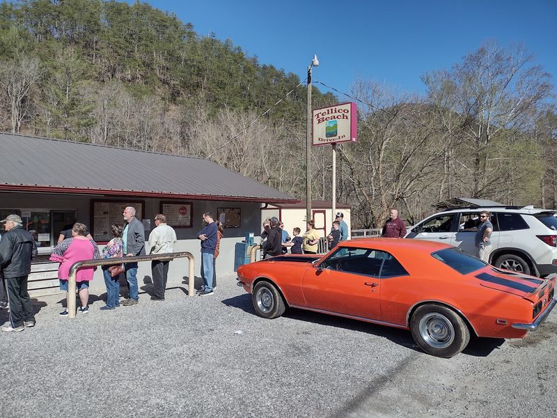 The Old-School Setup Gives The Stop Plenty Of Road-Trip Character  