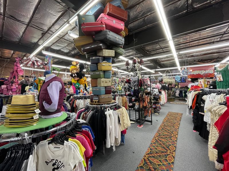 Junkee Clothing Exchange & Antique Store, Reno, NV