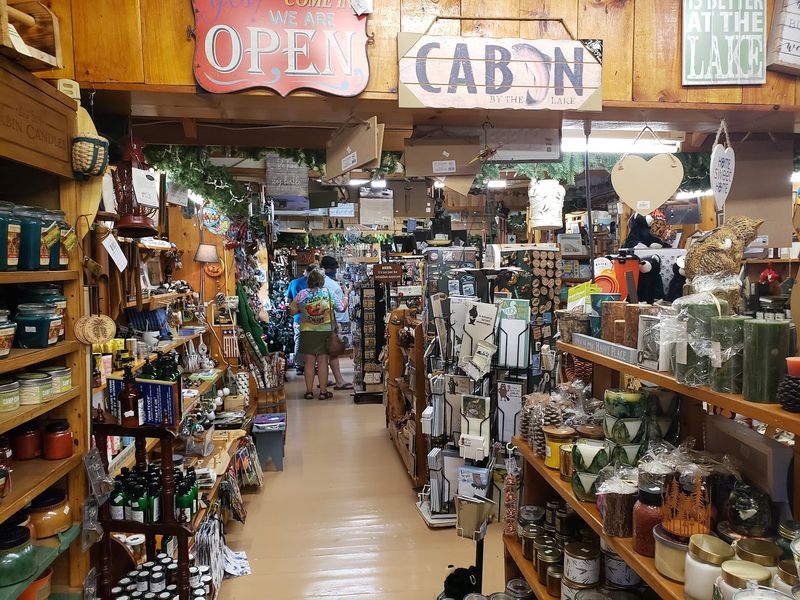 Hoss's Country Corner - Long Lake, NY