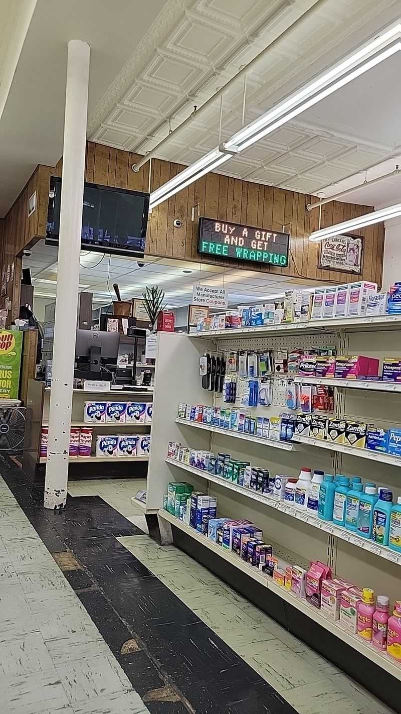 A Prescription Counter That Regulars Actually Prefer