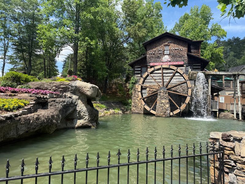 Season Dates, Daily Hours And Timing Your Trip