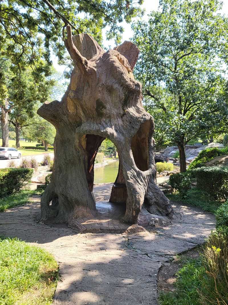 Abraham's Oak, A Tree You Can Stroll Inside