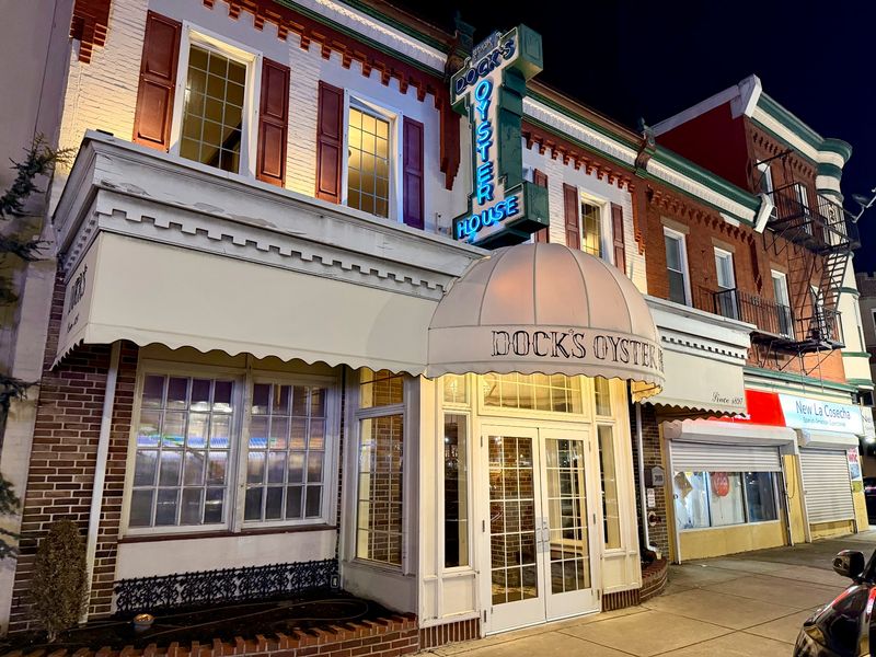 Dock's Oyster House