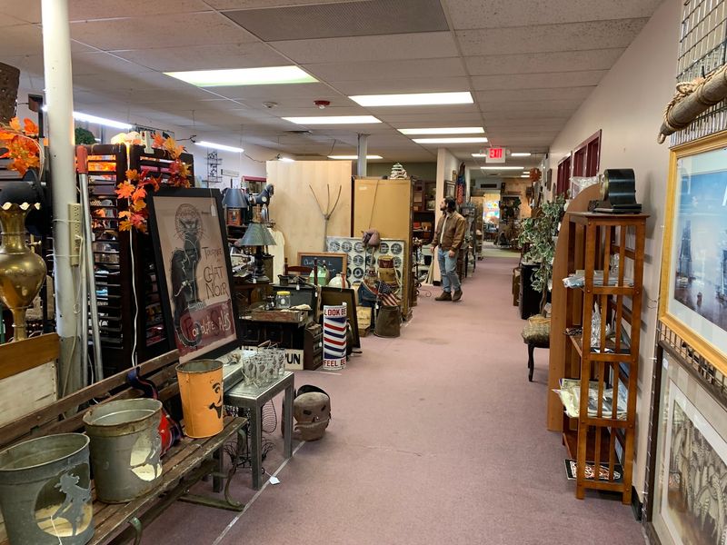Middleboro Antique Co-Op