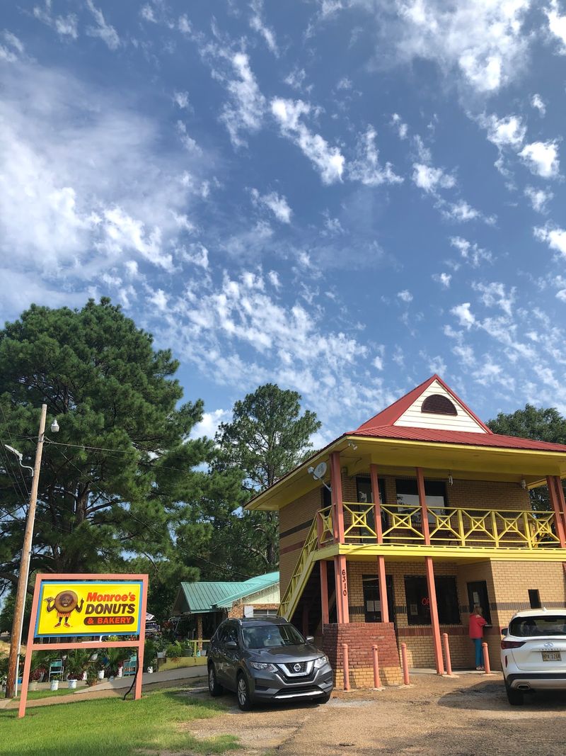 Monroe's Donuts & Bakery