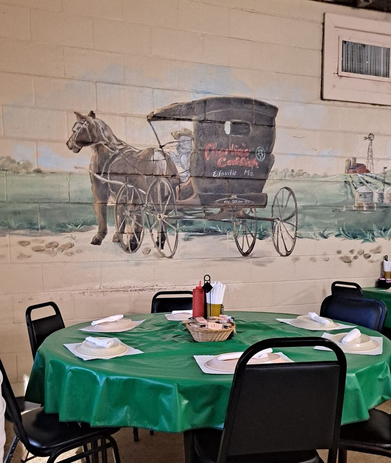 Charlie's Catfish House - Ellisville