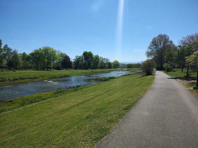 A Riverside Retreat In The Middle Of Sevierville