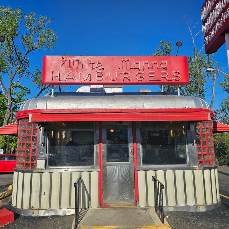A Pint-Sized Diner With A Giant Reputation