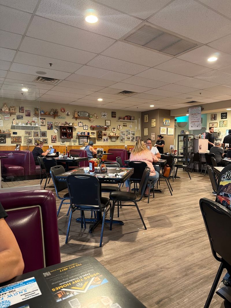 A Longtime Breakfast Stop on South Decatur