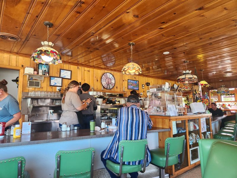 A Diner Serving Since 1948