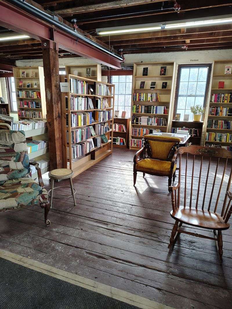 Free Tea And Comfortable Corners For Slow Browsing
