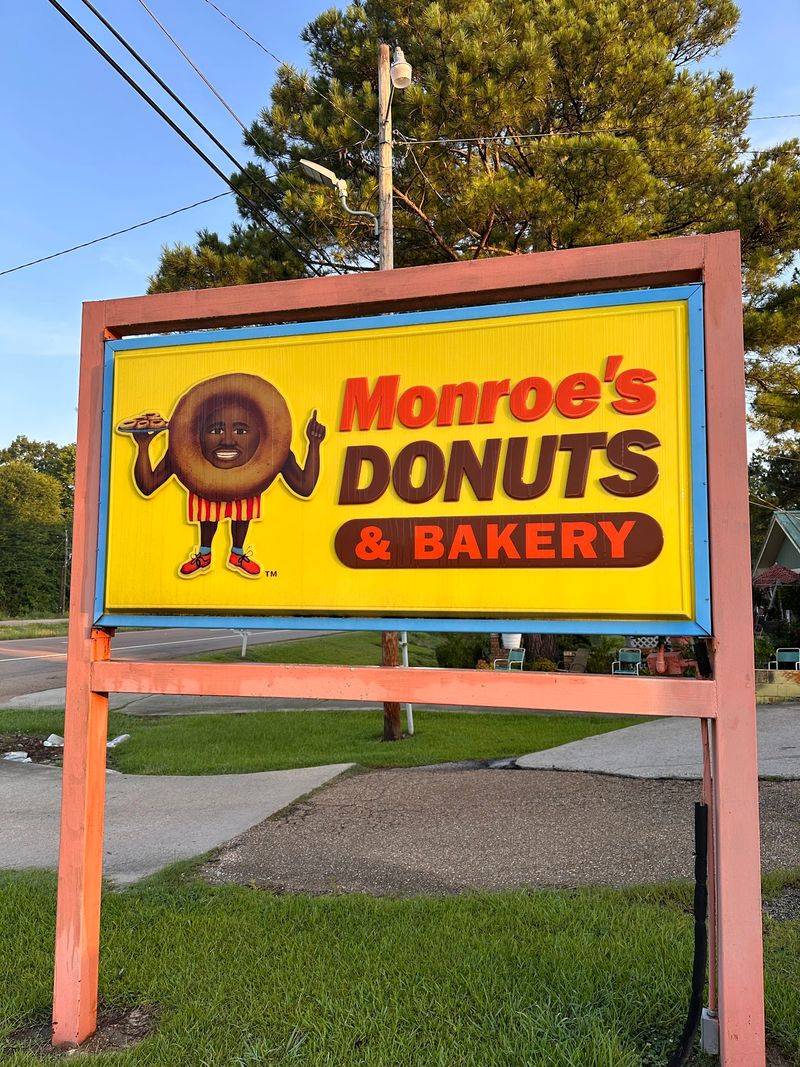 Monroe's Donuts & Bakery - Jackson