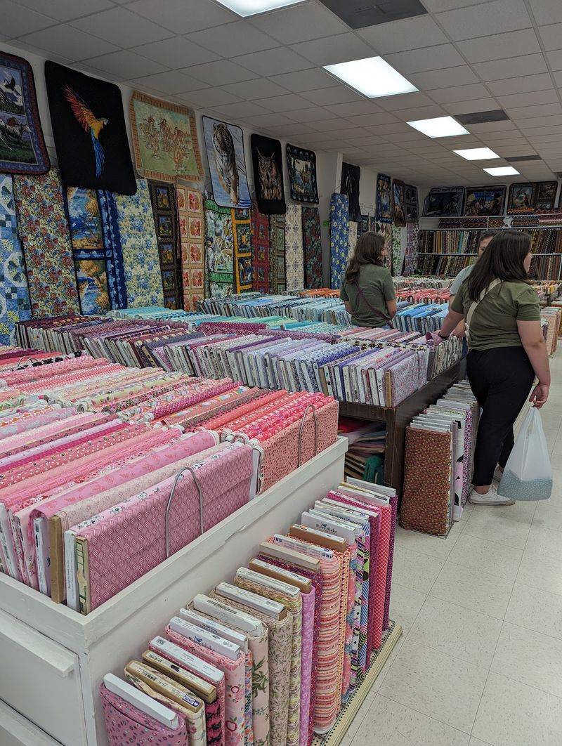 B J's Custom Quilting & Fabric, McMinnville