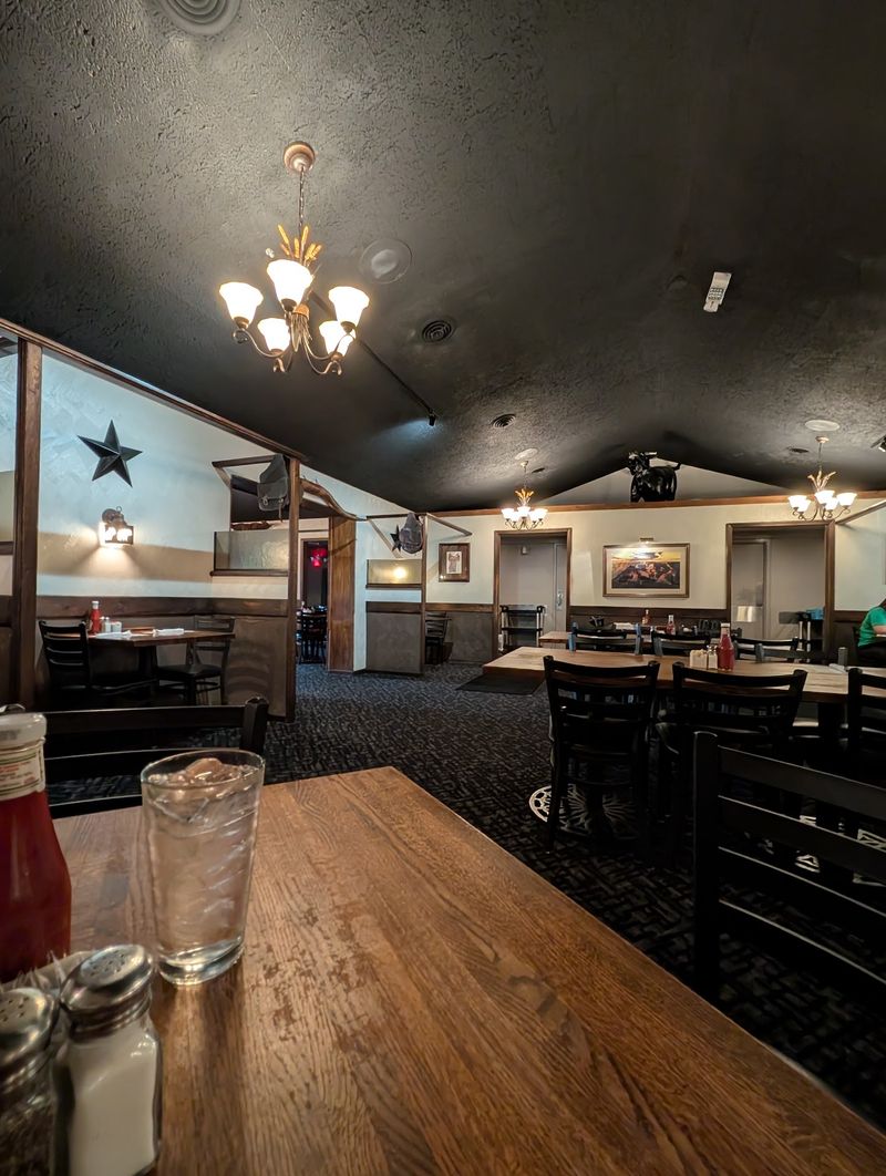 Booths, Dim Lights, And Zero Pretension