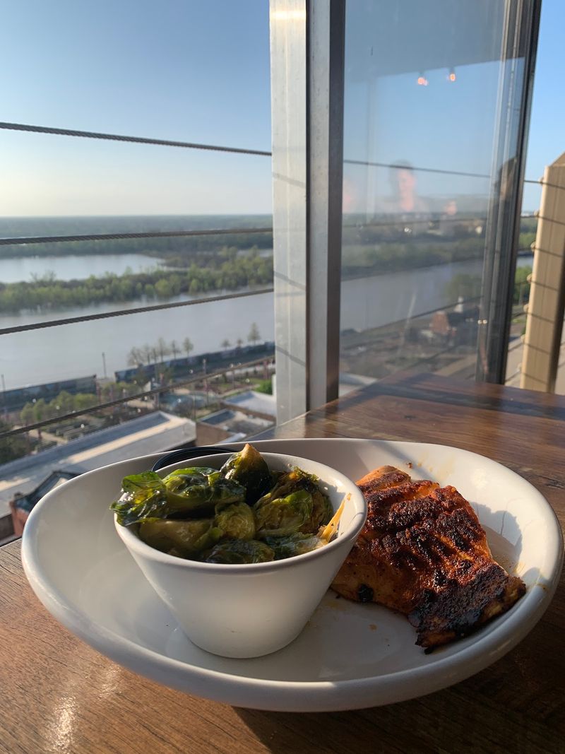 10 South Rooftop Bar & Grill