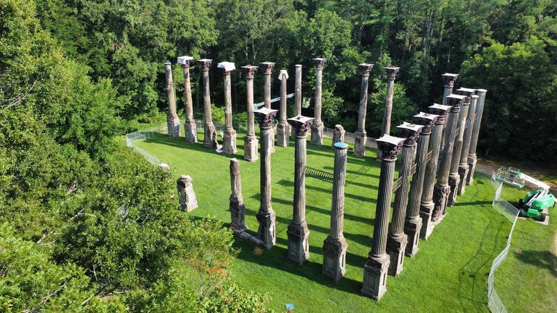 An Easy Detour Between Two River Towns