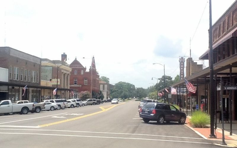 A River Town That Kept Its Grand Old Bones