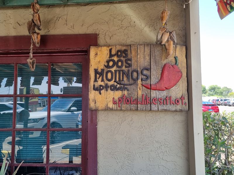Los Dos Molinos