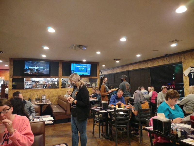A Diner-Style Room That Feels Familiar