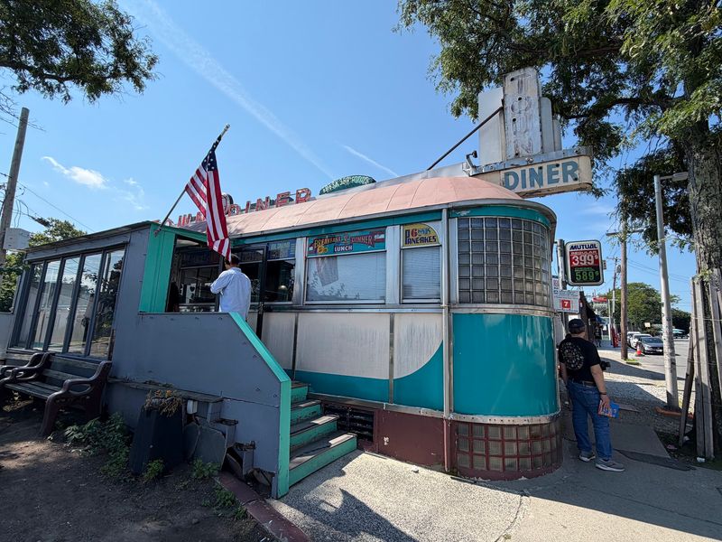 Deluxe Town Diner