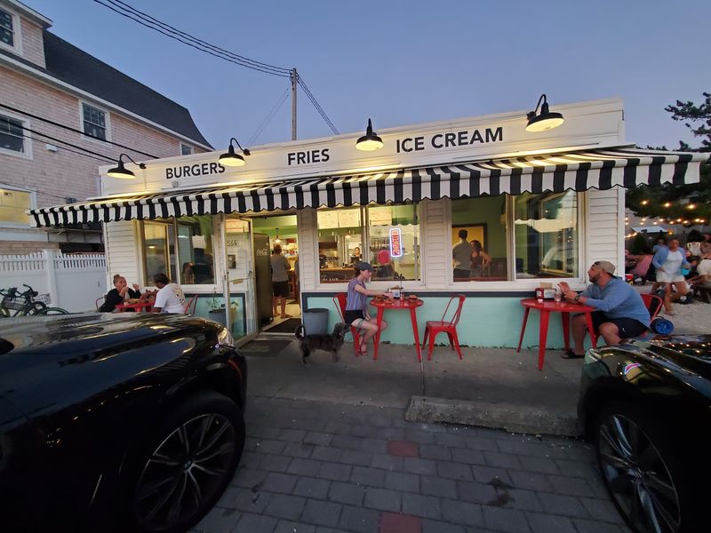 Where To Find This Roadside Burger Stop