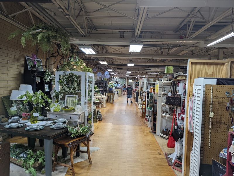 Palmetto Peddlers Antiques Mall, Florence