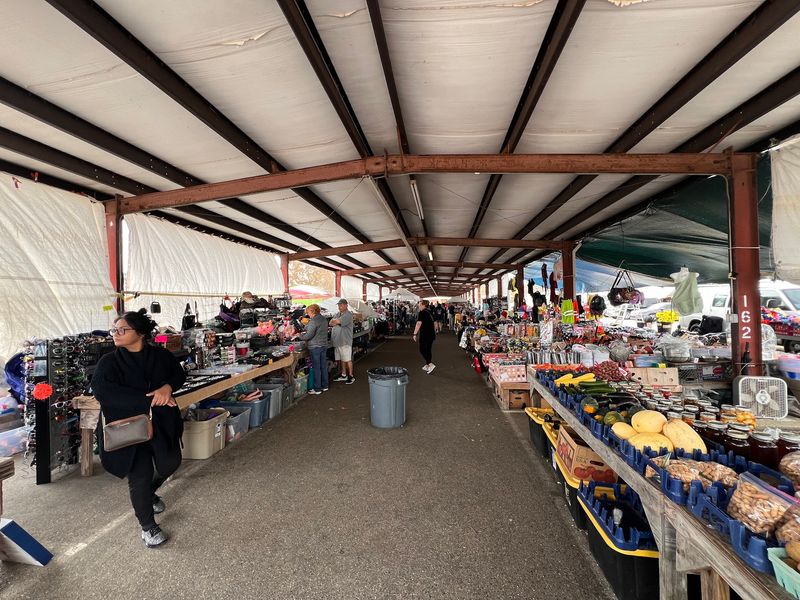 A Weekend Marketplace Just Off Interstate 10