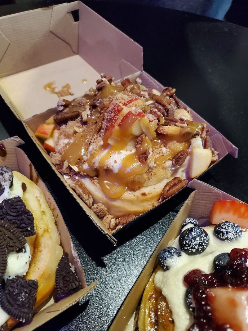 Build-Your-Own Rolls Turn Dessert Into A Choose-Your-Adventure