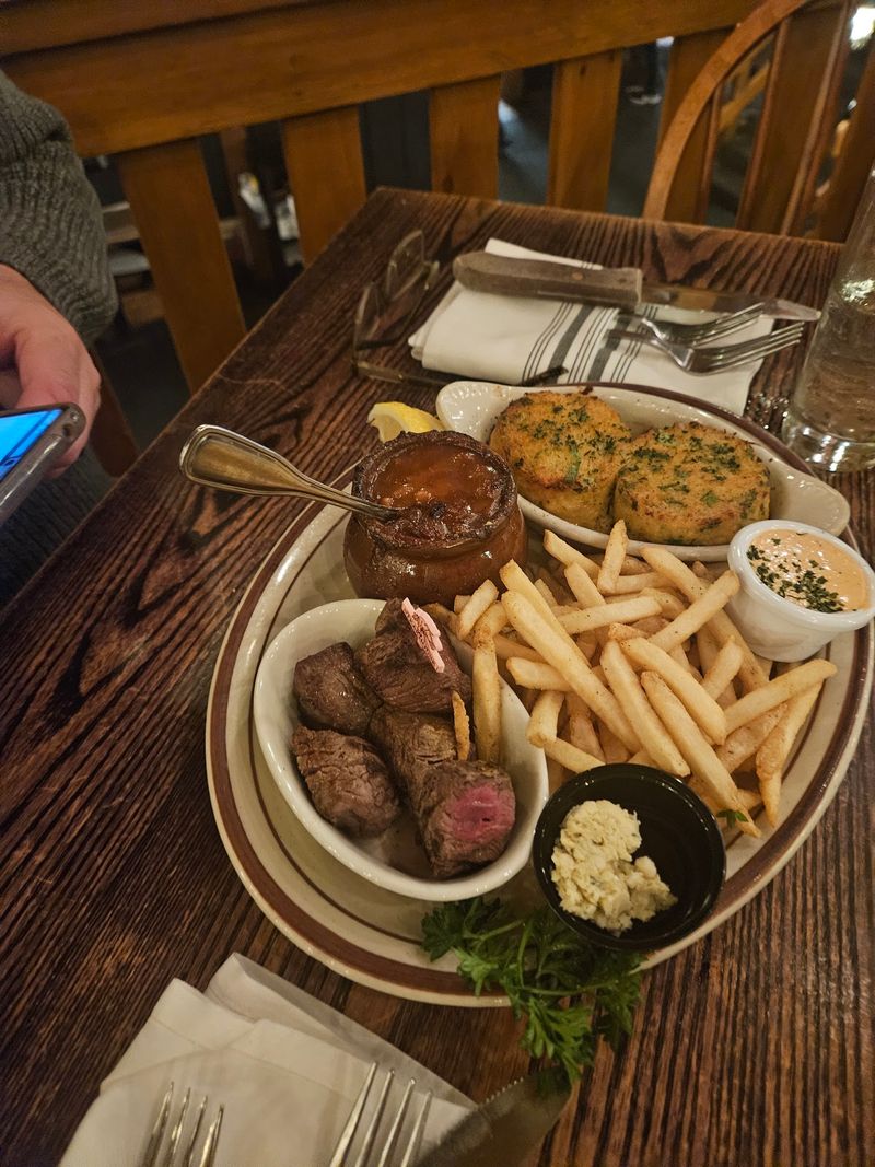 Steak Dinners That Arrive With Sides Included