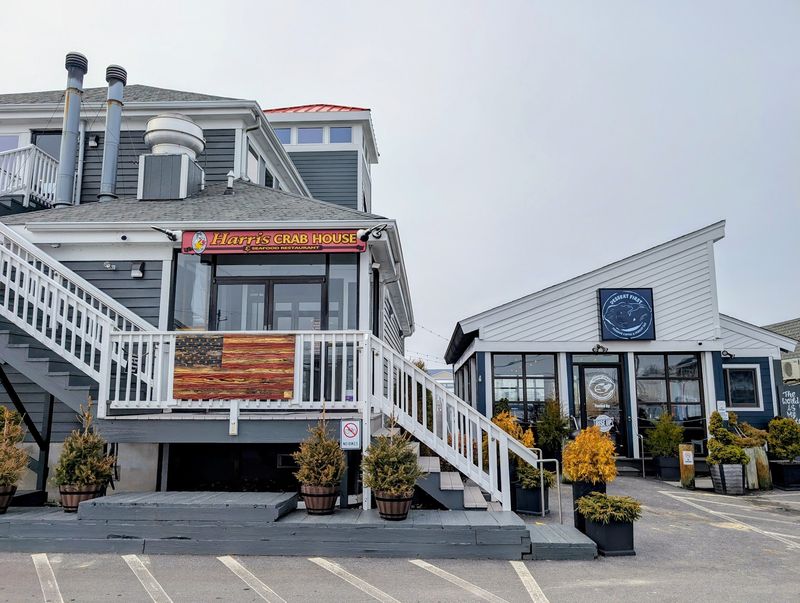 A Waterfront Crab House Just Past The Bay Bridge