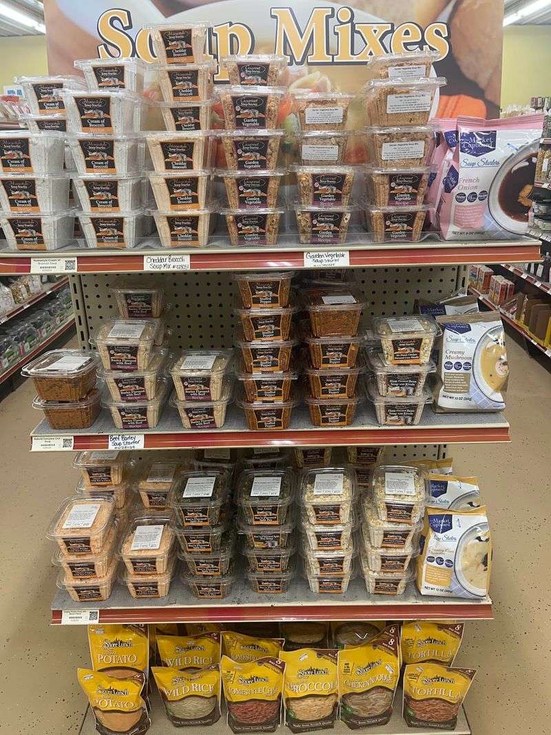 A Country Market Where Scoops Beat Barcodes