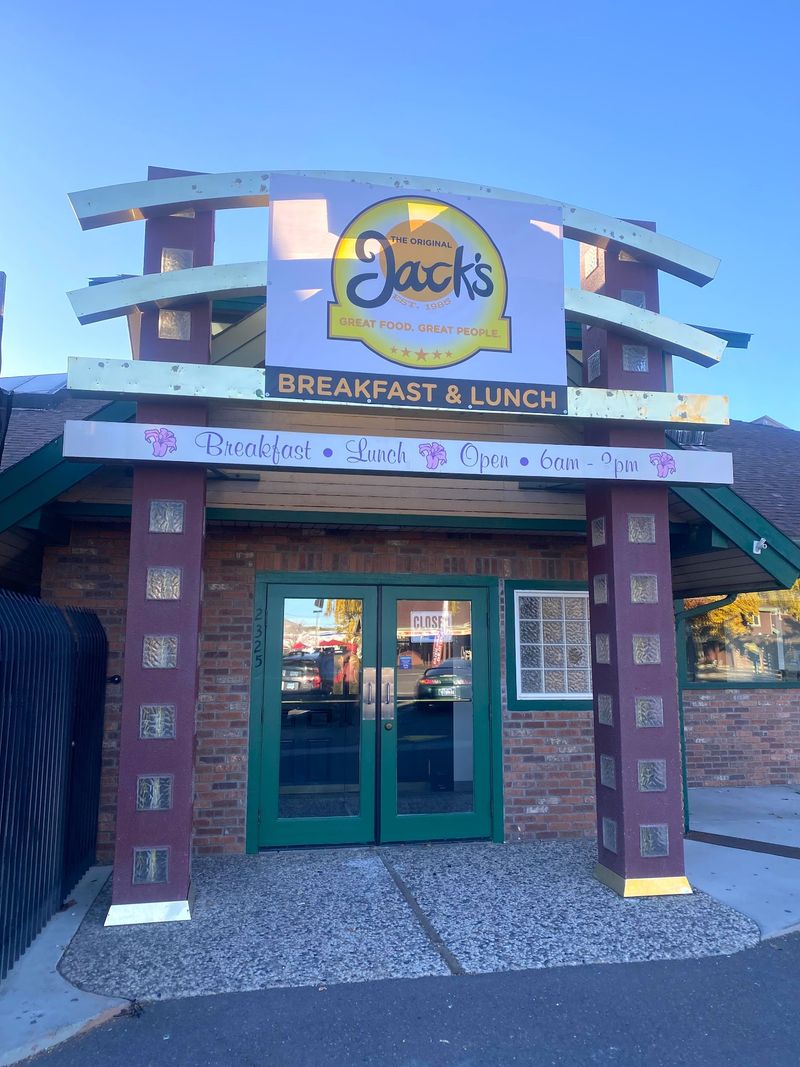 A Neighborhood Diner That Feels Like Home